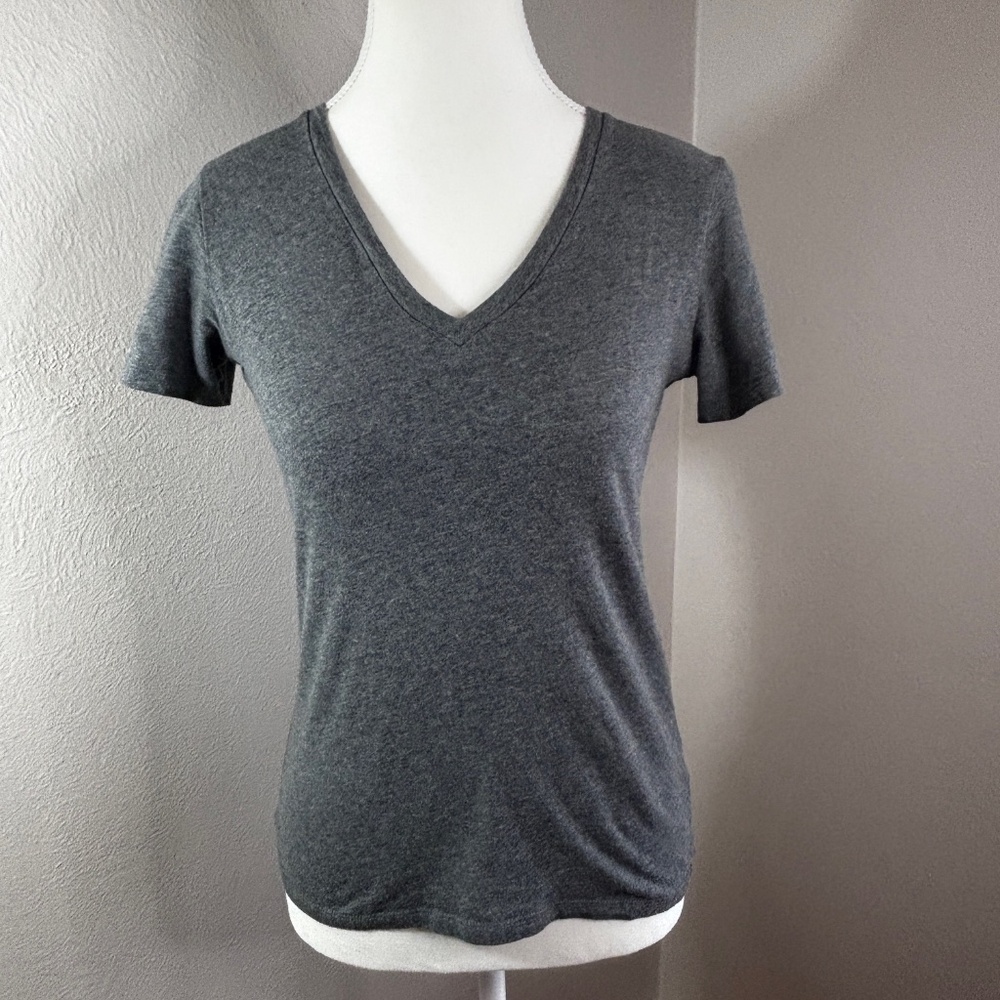 Everlane Organic Cotton V-Neck T-Shirt - Gray